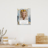 メモリアルブルーと金ゴールド写真葬儀歓迎サイト ポスター (キッチン)