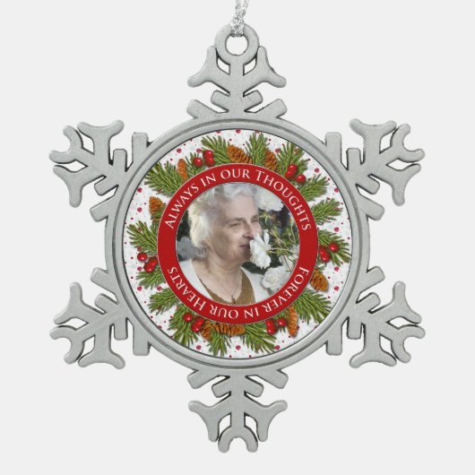 メモリアル写真クリスマスパイン大枝ホリー スノーフレークピューターオーナメント (正面)