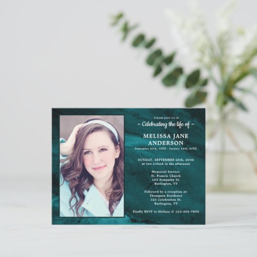メモリアル写真マーブルグリーンお祝いオブ・ライフ インビテーションポストカード (スタンド正面)