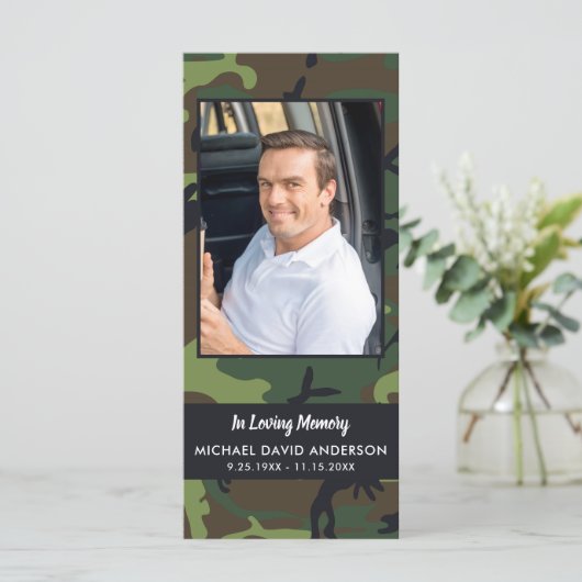 メモリアル葬儀祈りの言葉カードブックマーク迷彩柄写真 (スタンド正面)