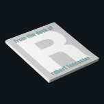 メモ帳のデスクから巨大モノグラムイニシャル ノートパッド<br><div class="desc">ITクリックにカスタマイズし、このテンプレートを調整する。</div>