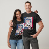メリカおもしろいトランプ男性ビールを飲む Tシャツ (ユニセックス)