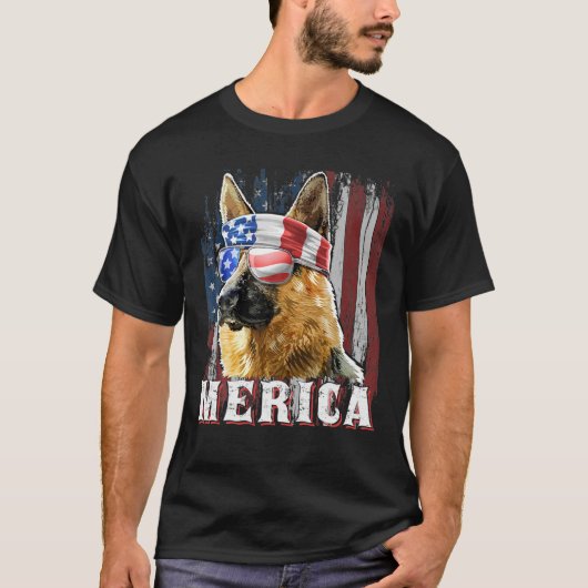 メリカドイツの羊飼い犬7月アメリカの4日 Tシャツ (正面)