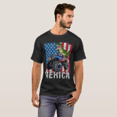 メリカ恐竜のモンスタートラックアメリカ国旗4 Tシャツ (正面フル)
