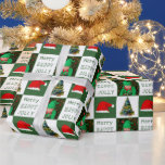 メリーすてきChristmas Tree Santa Hat Family写真 ラッピングペーパー<br><div class="desc">可愛いメリーすてきクリスマスツリーサンタハットファミリーフォトラッピング紙。美しいクリスマスツリーと赤いサンタハットと緑と白の背景。幸メリーせですてき文字。祝家族のtouchパーソナライズされた!このクリスマスラッピング紙は、あなたの贈り物を包み、永続的な記憶を作成するのに最適な方法である。このラッピング紙はデザインに楽しいtouchを加えよくはしゃぐ、写真は本当に特別な写真を作るカスタムことユニークができる。</div>