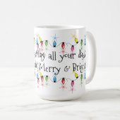 メリーで及び明るいクリスマスの照明のマグ コーヒーマグカップ (正面右)