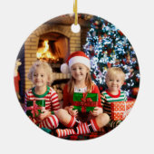メリーで明るい2家族写真の赤い子供のタイポグラフィ セラミックオーナメント (裏面)