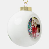 メリーで、明るくシンプルで赤い子供のタイポグラフィの写真 セラミックボールオーナメント (左)