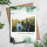 メリーアートクリスマス3の写真 シーズンカード<br><div class="desc">カスタムモダンはカスタマイズ用のDIYテンプレートを付けシンプルたクリスマスフォトカードを印刷。このアートデザインは緑と青の陰絵を描色の抽象芸術（ばちゃばちゃ）跳ねるの背景を持つ。家族の写真、個人的なあいさつ、名前、年を追加する。デザインツールを使用してフォントと色を編集する。裏面には宇宙を追加する写真と文字。</div>