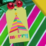 メリーカラフルストライプのChristmas Tree bright green ギフトタグ<br><div class="desc">明るい緑の背景にストライプのあるカラフル幾何学的な明るいクリスマスツリーは休日のギフトメリーラベルを作る。モダン.はっきりした.明るくメリーだ。このおもしろいクリスマスプレゼントラベルは伝統とマクシマリズムを混モダン合させる。ピンクユニーク、オレンジ、緑、赤、黄鮮やか、ターコイズの色合いを持つクリスマスと休日の贈り物のためのスタイル。ギフトラップの調整はコレクションで利用可能。</div>
