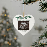 メリークリスマスおばあちゃん妊娠発表 セラミックオーナメント<br><div class="desc">このエキサイティングなニュースを最寄りの共有と一緒にするのは良い時親愛間だ。祖母が超音波写真と一緒にいるための完璧なクリスマスプレゼントアイディア。こカスタマイズの発表の表示は、詳細を追加し、この特別なニュースについて全員に知らせる。新しい素晴らし親と赤ん坊シャワーのための贈り物。</div>