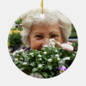 メリークリスマスおばあちゃん格言ガールホリデーフォト セラミックオーナメント (裏面)
