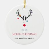メリークリスマスおもしろいトナカイの白い赤い家族 セラミックオーナメント (正面)