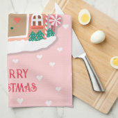 メリークリスマスかわいいピンクの雪のようなジンジャーブレッドハウス キッチンタオル (四つ折り)