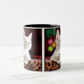 メリークリスマスかわいい可愛い子猫 ツートーンマグカップ (中央)