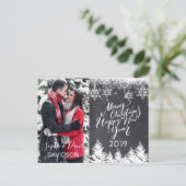 メリークリスマスとハッピーニューイヤーのチョーク写真 インビテーションポストカード (スタンド正面)