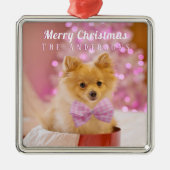 メリークリスマスと名前、かわいい犬/木をパーソナライズ メタルオーナメント (正面)
