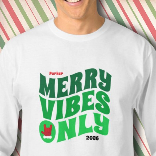 メリークリスマスに一致するVibes Only Green Year Tシャツ