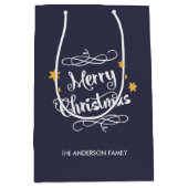 メリークリスマスのタイポグラフィの真夜中の青い白 ミディアムペーパーバッグ (正面)