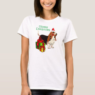 メリークリスマスのバスセットハウンドとプレゼントアパレル Tシャツ