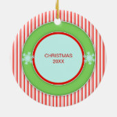 メリークリスマスの曾祖母の日付がついた写真 セラミックオーナメント (裏面)