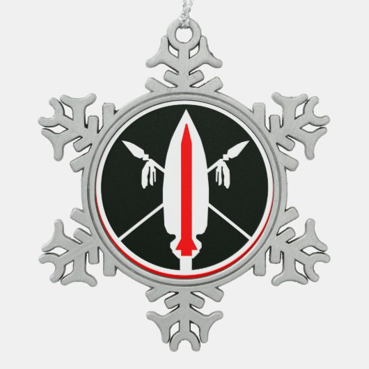 メリークリスマスの槍のミサイル スノーフレークピューターオーナメント (正面)