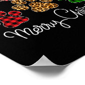 メリークリスマスの犬は肉球で水牛の牧草を照らし ポスター (角)