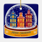 メリークリスマスアウンティースノーグローブビレッジ セラミックオーナメント (裏面)