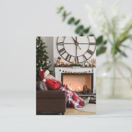 メリークリスマスウォーミングアンドコージーサンタパーソナライズされた ポストカード (スタンド正面)