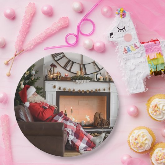 メリークリスマスウォーミングアンドコージー暖炉サンタ ペーパープレート (パーティー)