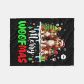 メリークリスマスウーフスリーサンタ小妖精や小人キングチャールズ フリースブランケット (正面(横))