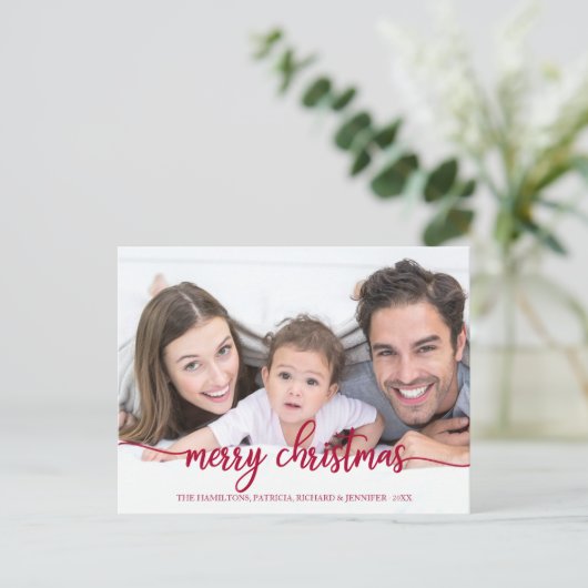 メリークリスマスエレガントレッドスクリプトフォトホリデー ポストカード (スタンド正面)
