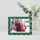 メリークリスマスカップル写真雪片グリーン シーズンポストカード (スタンド正面)
