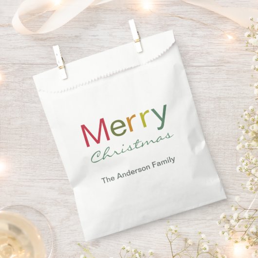 メリークリスマスカラフル文字ファミリーパーティー フェイバーバッグ (クリップ留めされた状態)