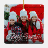 メリークリスマスクラシックの台本1枚の写真ホリデー セラミックオーナメント (裏面)