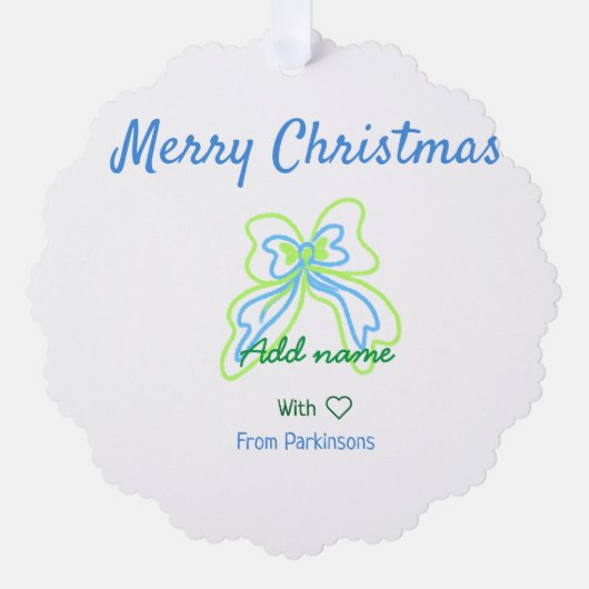 メリークリスマスグリーンのブルーボウにファミリー名texを追加 オーナメントカード (正面)