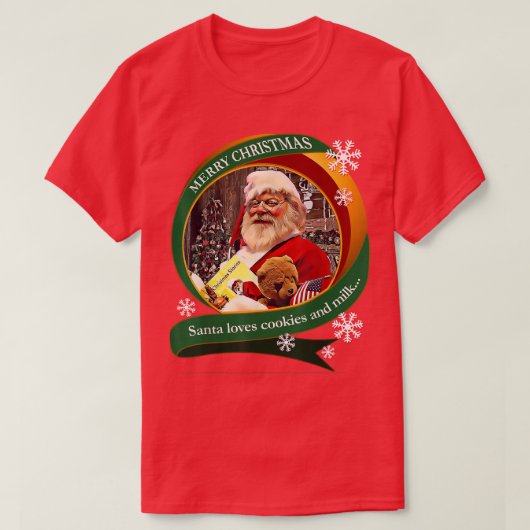 メリークリスマスサンタがクッキーとミルクデザインを大好き Tシャツ (デザイン正面)