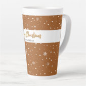 メリークリスマスジンジャーブレッドカラースノーフレーク カフェラテマグ (右アングル)