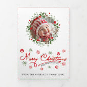 メリークリスマススクリプトタイポグラフィとリース写真 三つ折りクリスマスカード (カバー)