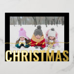 メリークリスマススクリプトフォトシンプルモダン 箔シーズンポストカード<br><div class="desc">メリークリスマススクリプトシンプルフォトモダンフォト金ゴールドフォイルの書き物のオーバーレイを備えたミニマルな黒い背景の上にお気に入りのはシンプル、あなたの写真を提供するゴールドフォイルのクリスマスポストカード。逆側の文字を編集してパーソナライズ©2024 Evco Studioによる設計： www.zazzle.com/store/evcostudio</div>