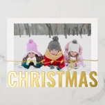 メリークリスマススクリプトフォトシンプルモダン 箔シーズンポストカード<br><div class="desc">メリークリスマススクリプトシンプルフォトモダンフォト金ゴールドフォイルの書き物のオーバーレイを備えたミニマルな白い背景にお気に入りのはシンプル、あなたの写真を提供するゴールドフォイルのクリスマスポストカード。逆側の文字を編集してパーソナライズ©2024 Evco Studioによる設計： www.zazzle.com/store/evcostudio</div>