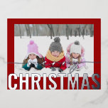 メリークリスマススクリプトフォトシンプルモダン 箔シーズンポストカード<br><div class="desc">メリークリスマススクリプトシンプルフォトモダンフォトフォトシルバーフォイルのクリスマスポストカードは、シルバーフォイルの書き物のオーバーレイを使用してお気に入りの、ミニマルシンプルムな赤い背景にあなたの写真を特色とする。逆側の文字を編集してパーソナライズ©2024 Evco Studioによる設計： www.zazzle.com/store/evcostudio</div>
