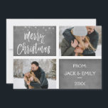 メリークリスマススノーフレークのフォトカード シーズンカード<br><div class="desc">メリークリスマスチャコールグレーの手の文字スクリプト2枚の写真カード。この手書きブラシスクリプトの写真と文字は、写真と名前カスタマイズで更新および更新できる。このカードはクリスマスカードの裏にもあなたの名前を表示する。</div>