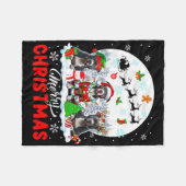 メリークリスマススリーサンタ小妖精や小人トナディアピットブルズ フリースブランケット (正面(横))