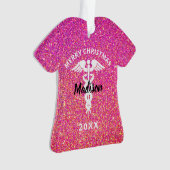 メリークリスマスナースピンクグリッタースクラブトップ名 オーナメント (正面)