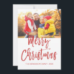 メリークリスマスハンドレタースクリプトフォトカード シーズンカード<br><div class="desc">メリークリスマスハンドレタースクリプトフォトカード。この手書きブラシスクリプトの写真と文字は、写真とカスタマイズ家族の名前で更新および更新できる。このカードは、クリスマスカードの背面にファミリー名と金ゴールドフォイルリースも表示する。</div>