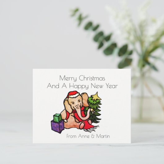 メリークリスマスパーソナライズされたかわいい漫画ゾウ シーズンポストカード (スタンド正面)