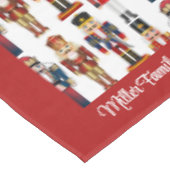 メリークリスマスパーソナライズファミリー名または文字T テーブルクロス (アングル)