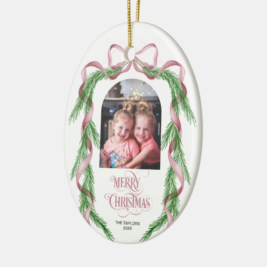 メリークリスマスピンクのリボン松のアーチ写真 セラミックオーナメント (左)