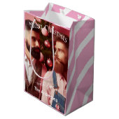 メリークリスマスピンク写真 | カスタム名 ミディアムペーパーバッグ (裏面アングル)